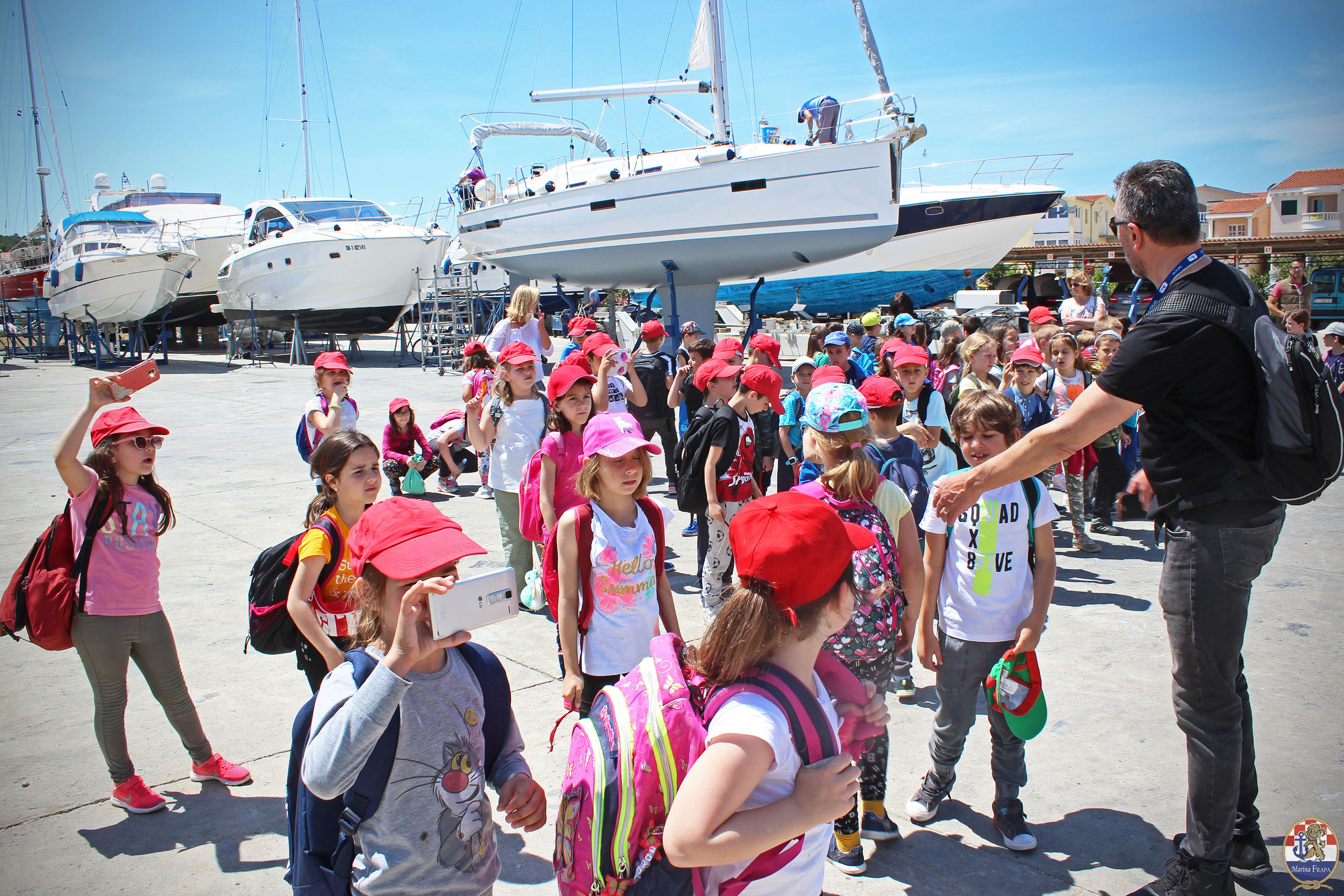 Education: School excursion in Marina Frapa